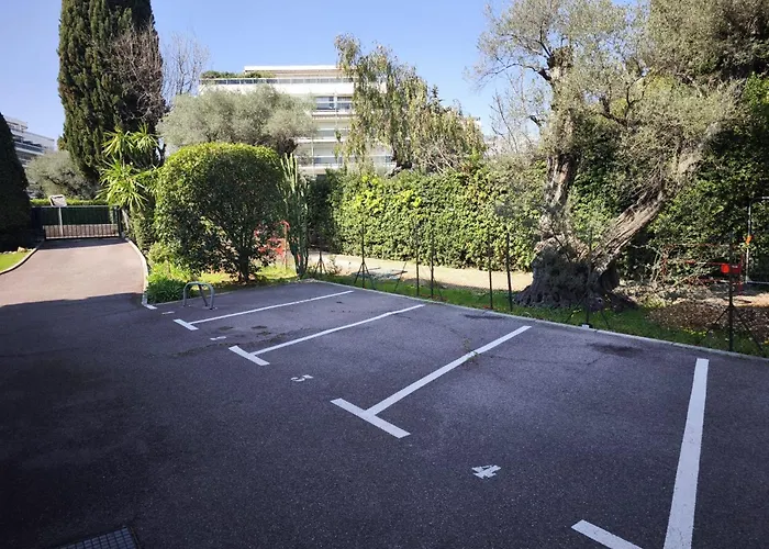 - 2p Climatise Avec Piscine Et A 8mn Des Plages * Antibes