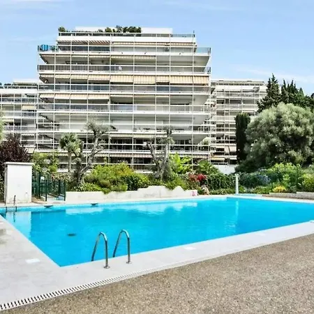 - 2p Climatise Avec Piscine Et A 8mn Des Plages Antibes